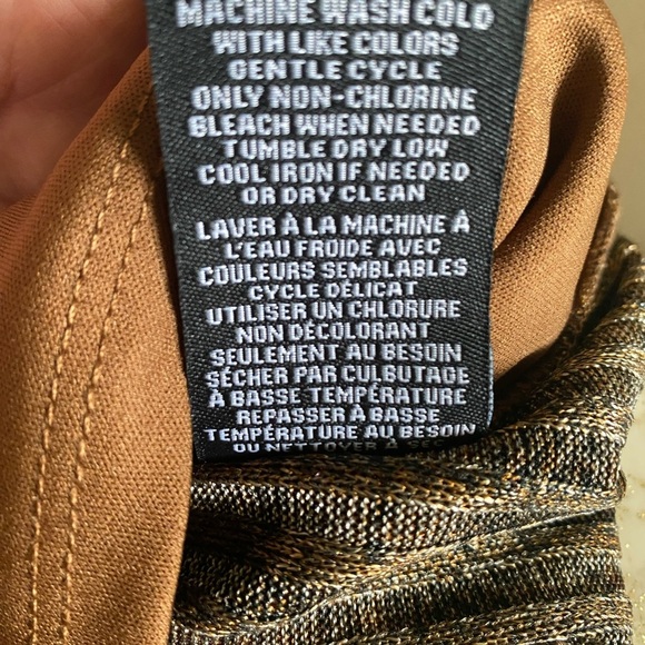 Premise Golden Brown Metallic V Neck. Three-Quarter cuffed Sleeves. Size XS - Picture 4 of 10